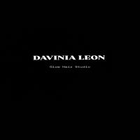 Glow Hair Studio es un espacio dedicado a la belleza y al cuidado del cabello, donde la elegancia, la profesionalidad y la atención al detalle crean una experiencia única en un ambiente moderno y acogedor.